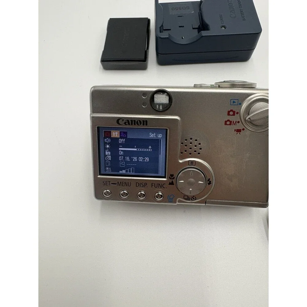 Canon PowerShot SD100 3.2 MP Digital ELPH Camera Powers On-No Memory Card